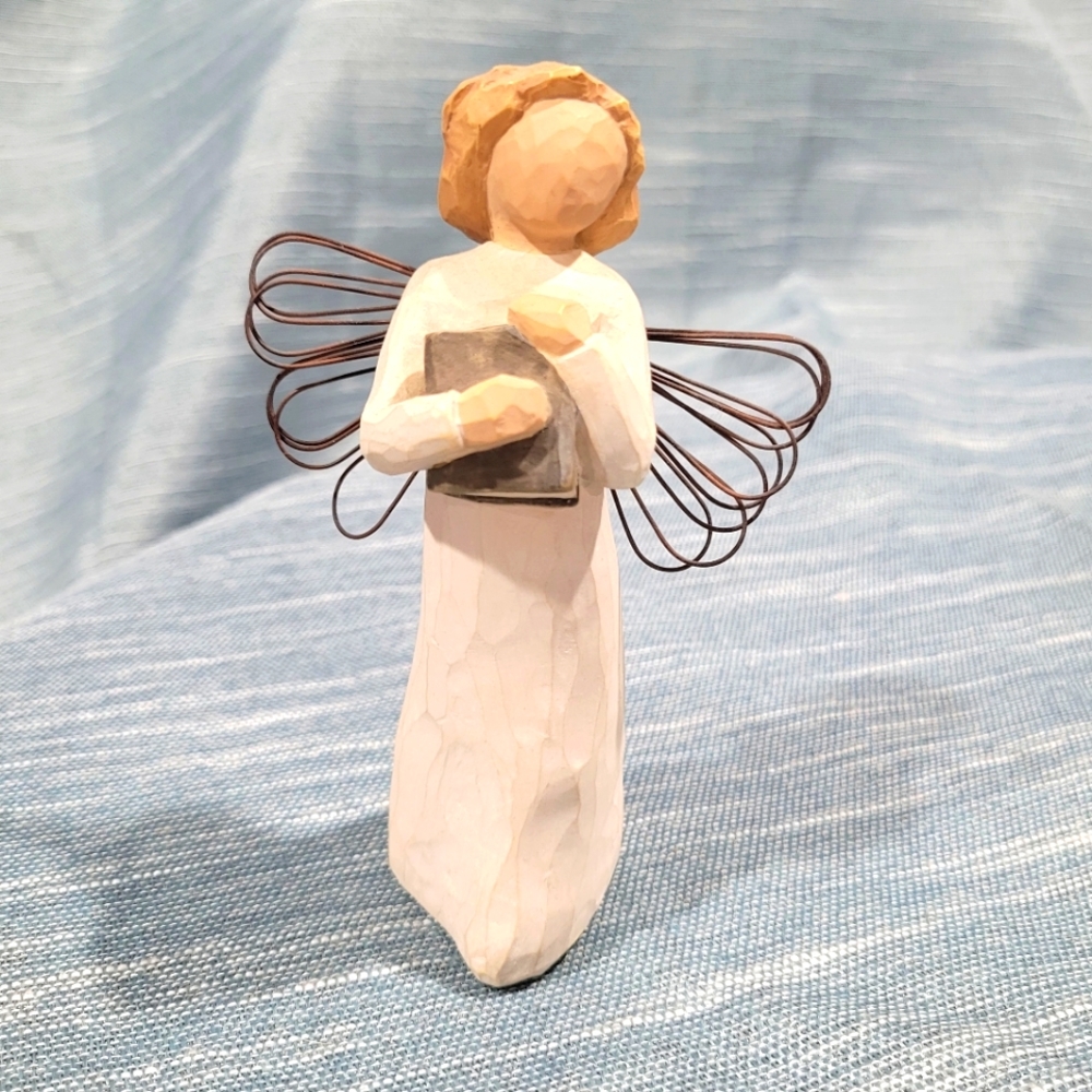 Willow Tree Angel of Learning 5.5" tall figurine Susan Lordi Demdaco resin